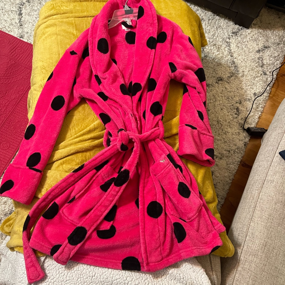 Pink Victoria Secret Robe. XS but fits like a Medium.